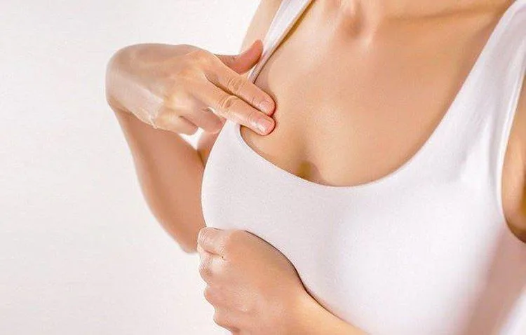Nâng ngực có cho con bú được không