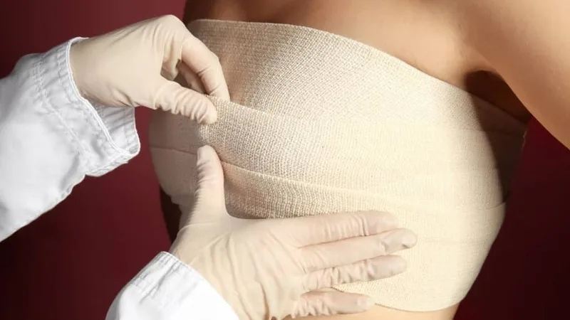 Nâng ngực có cho con bú được không