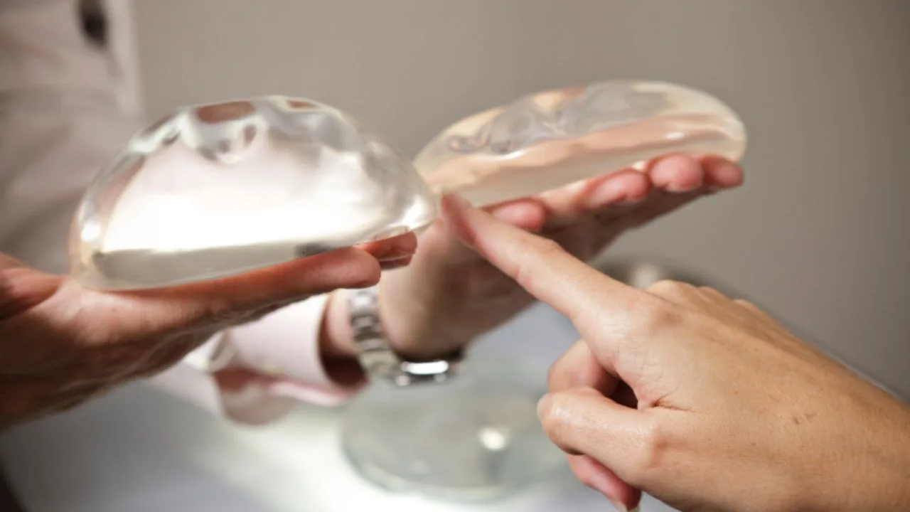 Nâng ngực có cho con bú được không