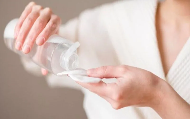 Tẩy trang nhiều có tốt không? Lợi ích và tác hại cần biết