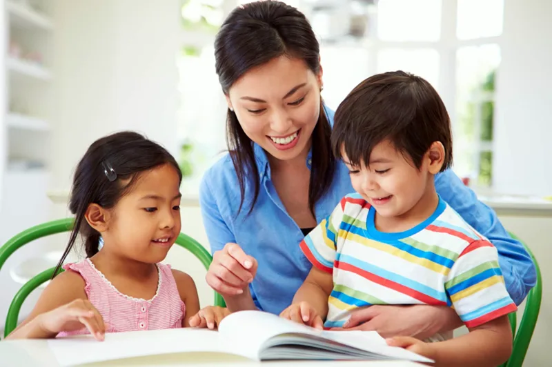 Giáo dục giới tính toàn diện bao gồm cả khía cạnh nhận thức, cảm xúc và kỹ năng xã hội.