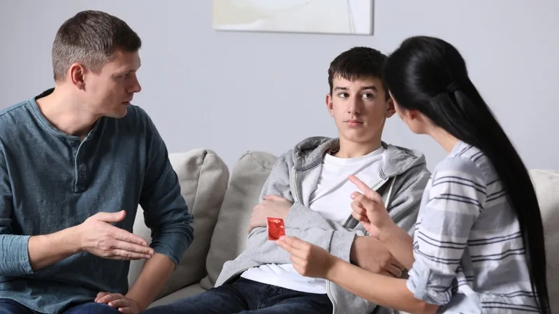 Sự đồng hành cởi mở của cha mẹ giúp trẻ vị thành niên đưa ra các quyết định có trách nhiệm.