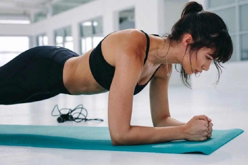 loi-ich-cua-tap-plank-moi-ngay-va-cac-tu-the-tap-chuan-1
