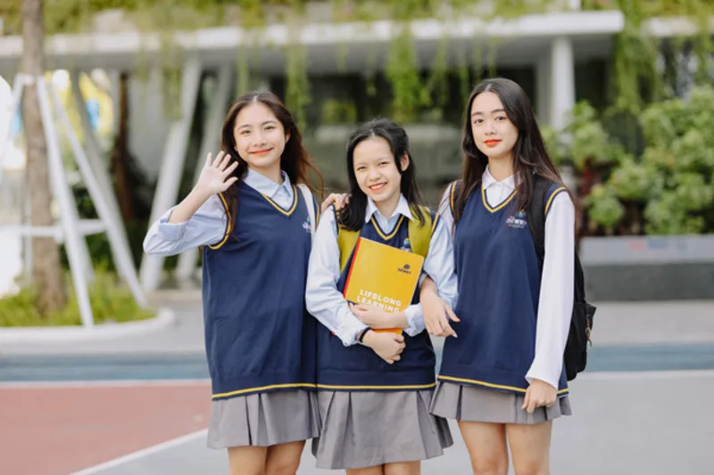 Chọn trường tư phù hợp cần dựa trên pháp lý, chương trình, giáo viên, an toàn, tổng chi phí và cảm nhận thực tế của học sinh.