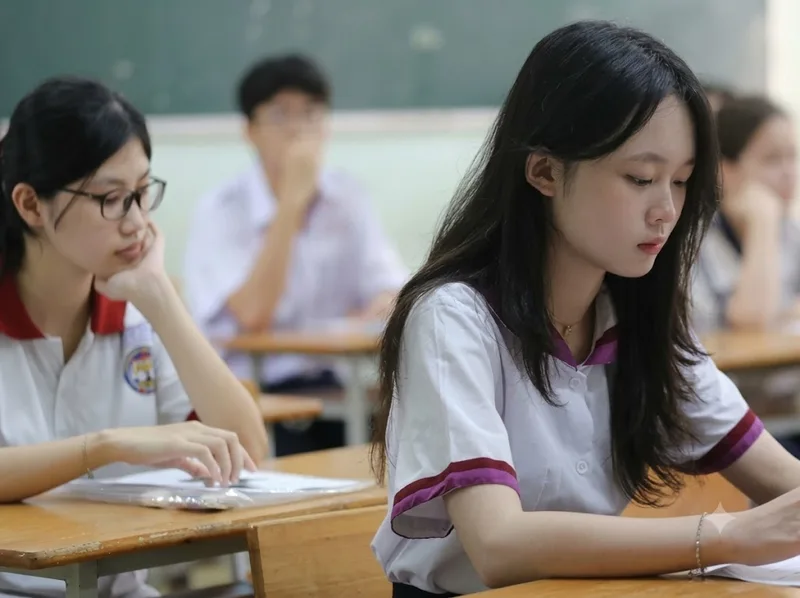 Việc chọn khối C00 cần dựa trên sở thích, năng lực và định hướng nghề nghiệp cá nhân.