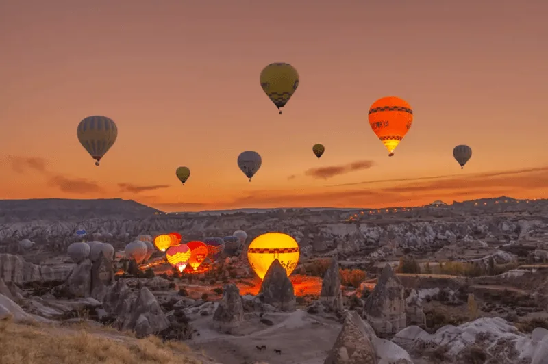 Trải nghiệm ngắm hoàng hôn buông xuống tuyệt đẹp tại hang đá Cappadocia